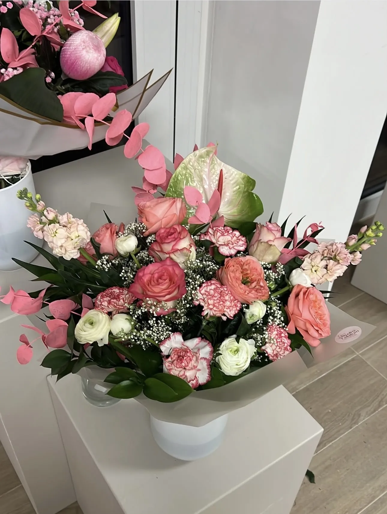 Zarter Strauß in Rosa-Tönen mit Anthurien